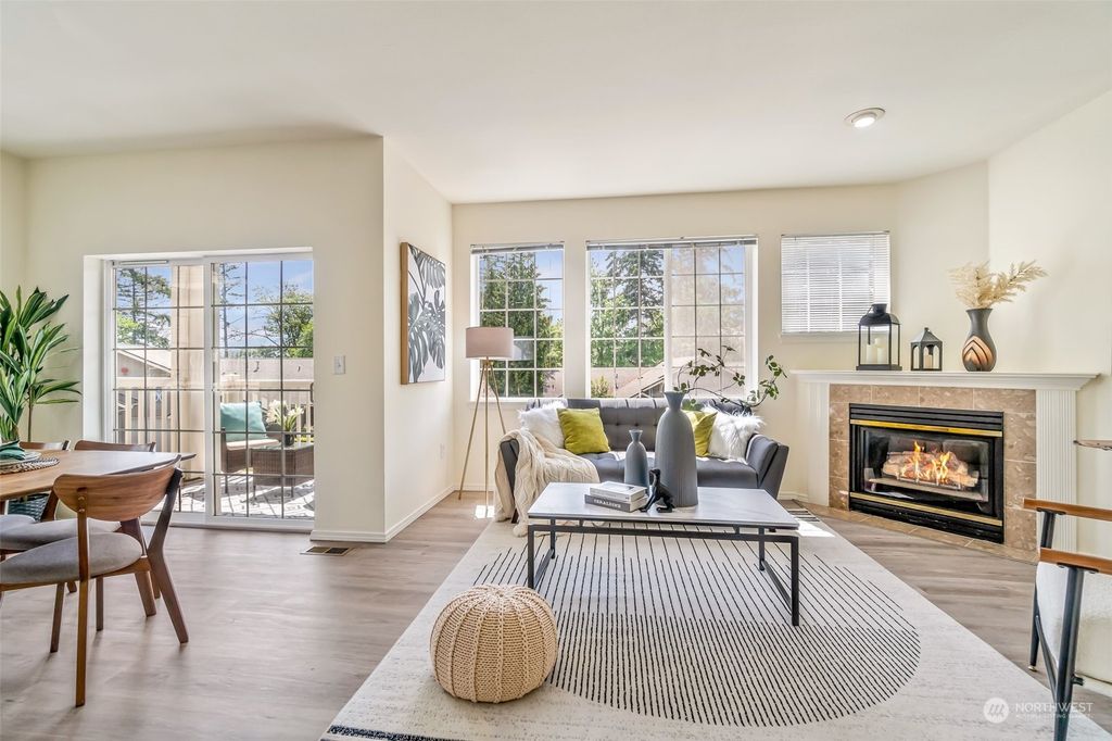 Photo of 18630 NE 55th Way, Redmond, WA 98052 (MLS # 2246673)
