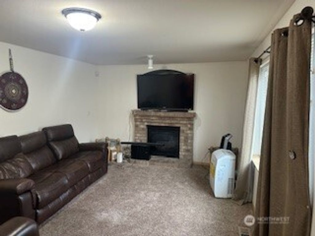 Photo of 20124 105th Avenue SE, Kent, WA 98031 (MLS # 2518277)