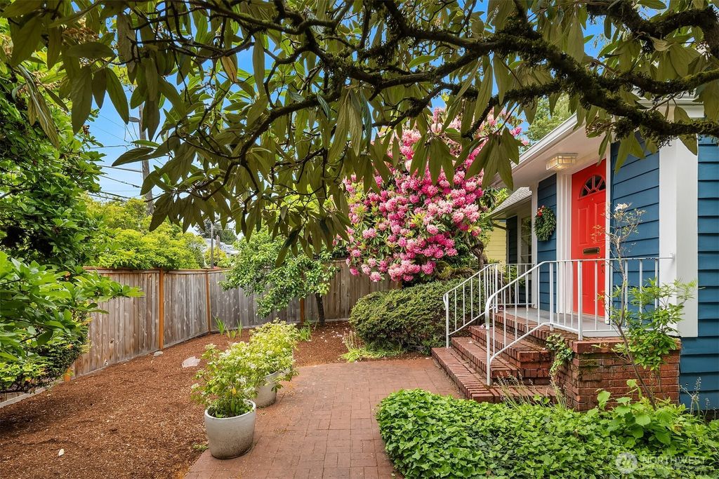 Photo of 2522 31st Avenue S, Seattle, WA 98144 (MLS # 2524763)