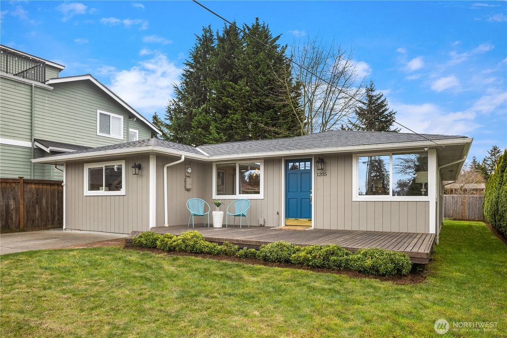 Photo of 1205 N 33rd Place, Renton, WA 98056 (MLS # 2343916)