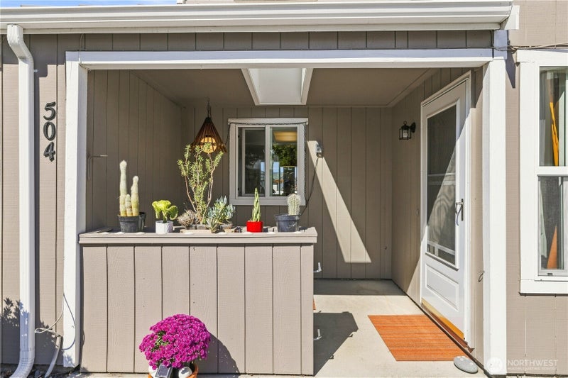 504 W Bowman Court