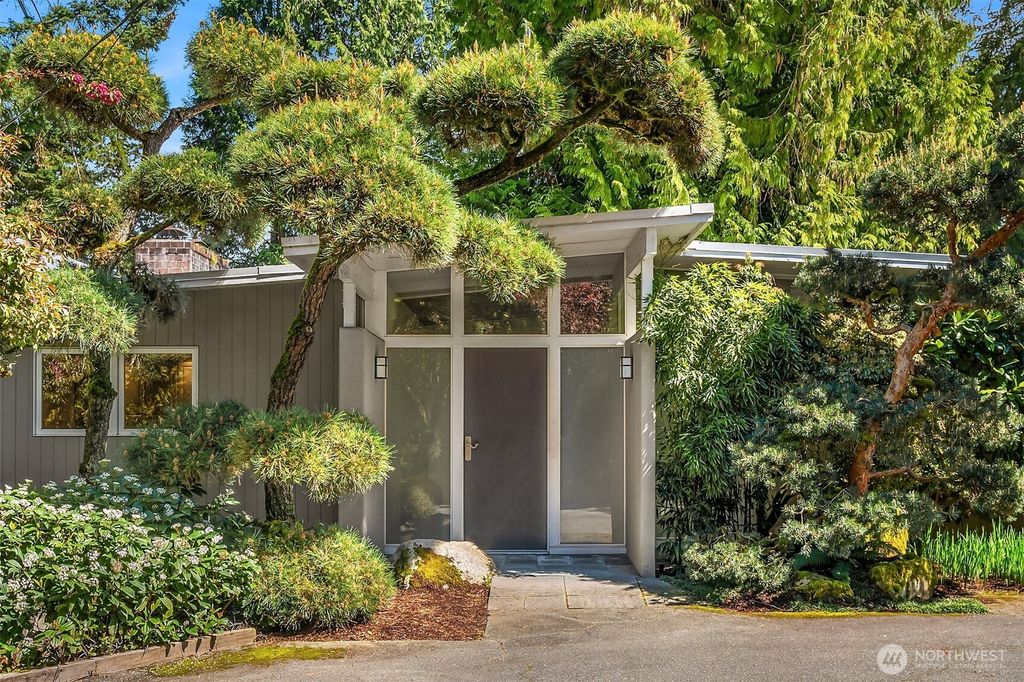 Photo of 708 99th Avenue SE, Bellevue, WA 98004 (MLS # 2344632)