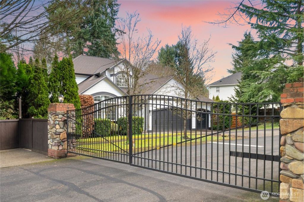 Photo of 15116 99th Av Court East, Puyallup, WA 98375 (MLS # 2475479)