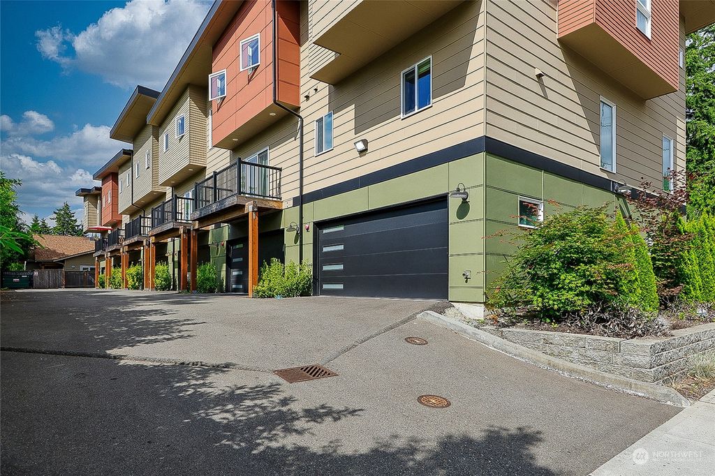Photo of 1540 NE 175th Street #E, Shoreline, WA 98155 (MLS # 2129041)