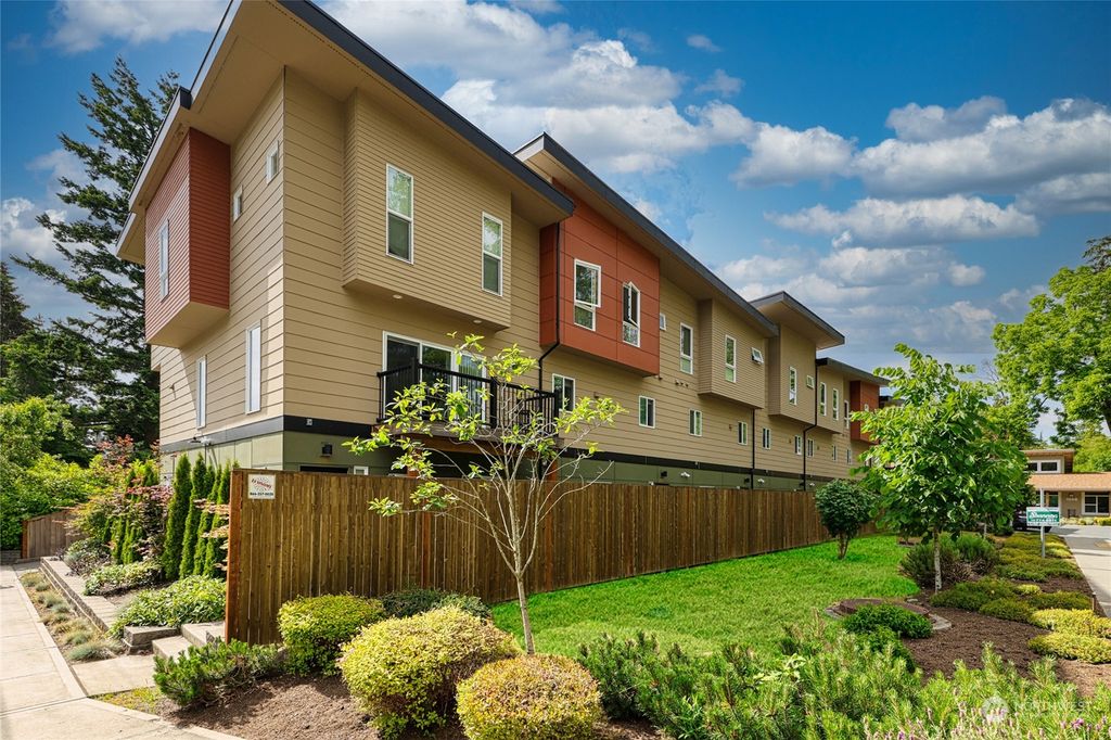 Photo of 1540 NE 175th Street #E, Shoreline, WA 98155 (MLS # 2129041)