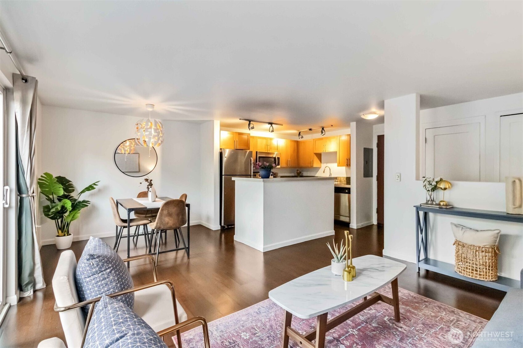 3661 Phinney Avenue N 208