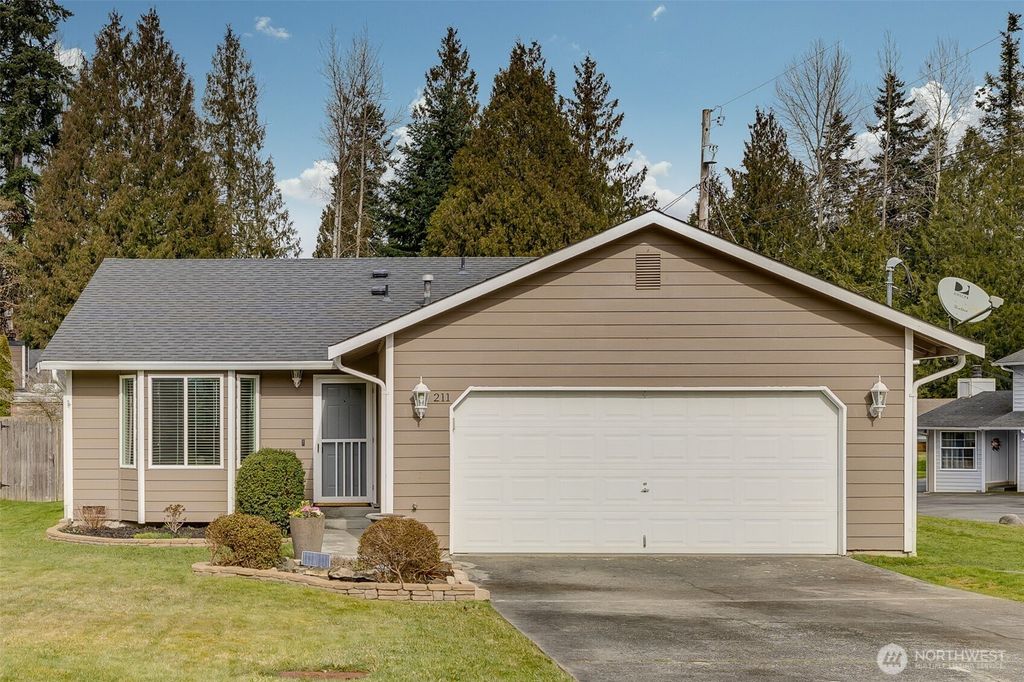 Photo of 211 105th Street SE, Everett, WA 98208 (MLS # 2486209)