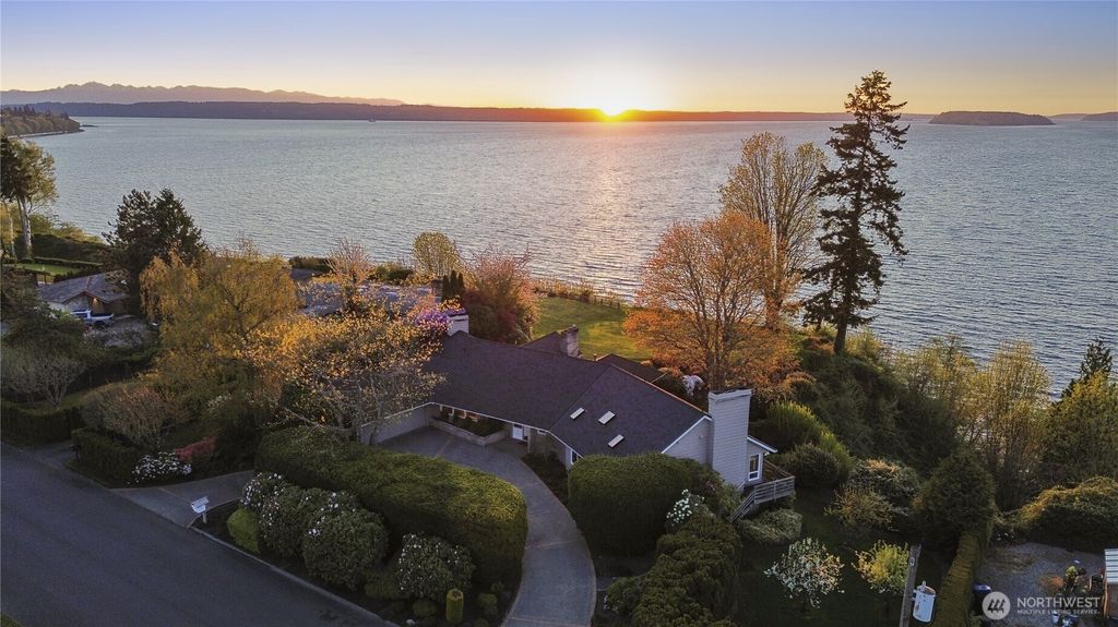 Photo of 1040 N Park Drive, Everett, WA 98203 (MLS # 2329181)