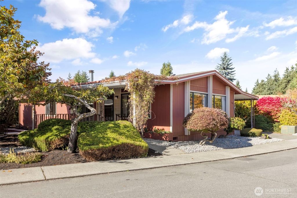 Photo of 2500 S 370th Street #213, Federal Way, WA 98003 (MLS # 2441893)