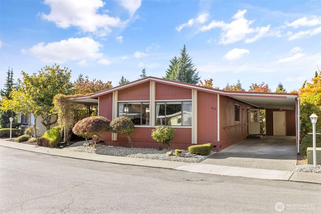 Photo of 2500 S 370th Street #213, Federal Way, WA 98003 (MLS # 2441893)