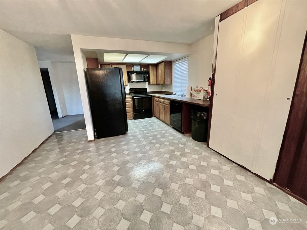 Photo of 13719 115th Avenue NE, Kirkland, WA 98034 (MLS # 2185493)