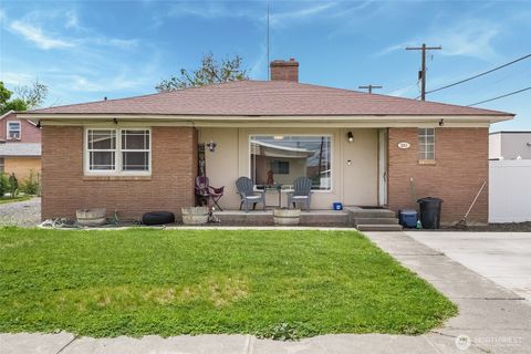 Photo of 320 S Gumwood Street, Moses Lake, WA 98837 (MLS # 2524338)