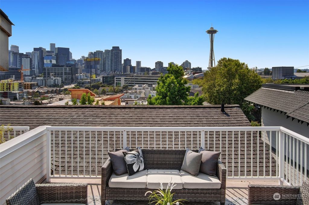 Photo of 514 Ward Street #201, Seattle, WA 98109 (MLS # 2290564)