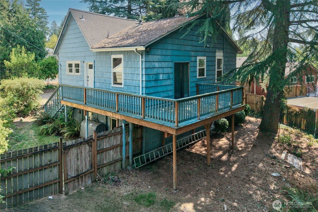 Photo of 11027 Alton Avenue NE, Seattle, WA 98125 (MLS # 2417209)