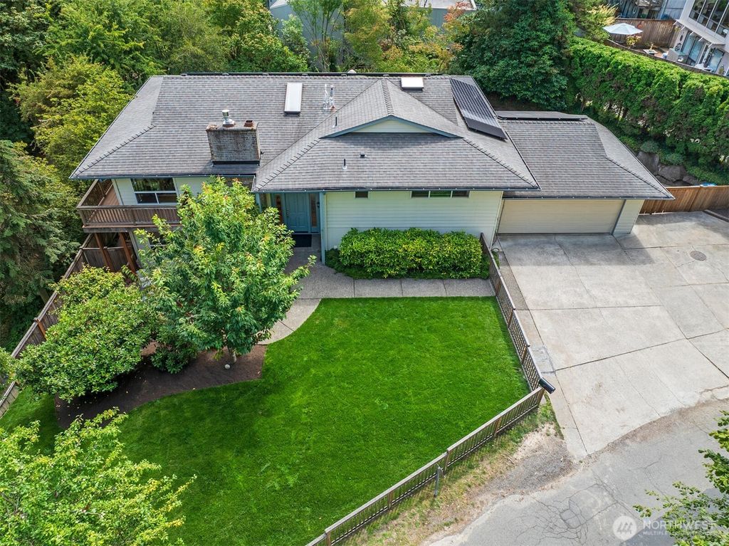 Photo of 7540 58th Avenue NE, Seattle, WA 98115 (MLS # 2417367)