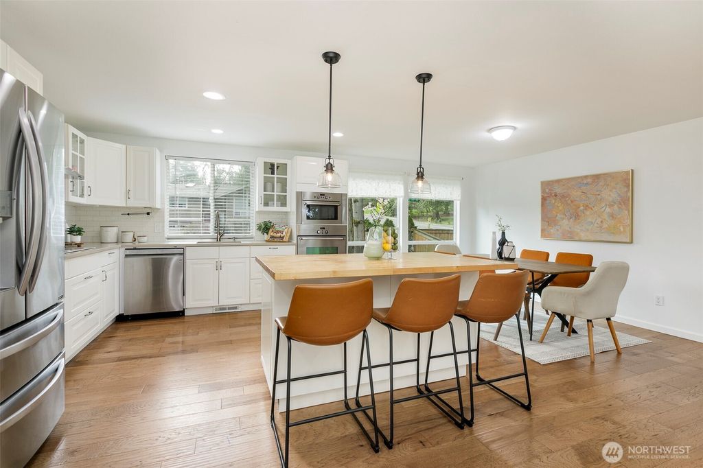 Photo of 18006 NE 33rd Street, Redmond, WA 98052 (MLS # 2336418)