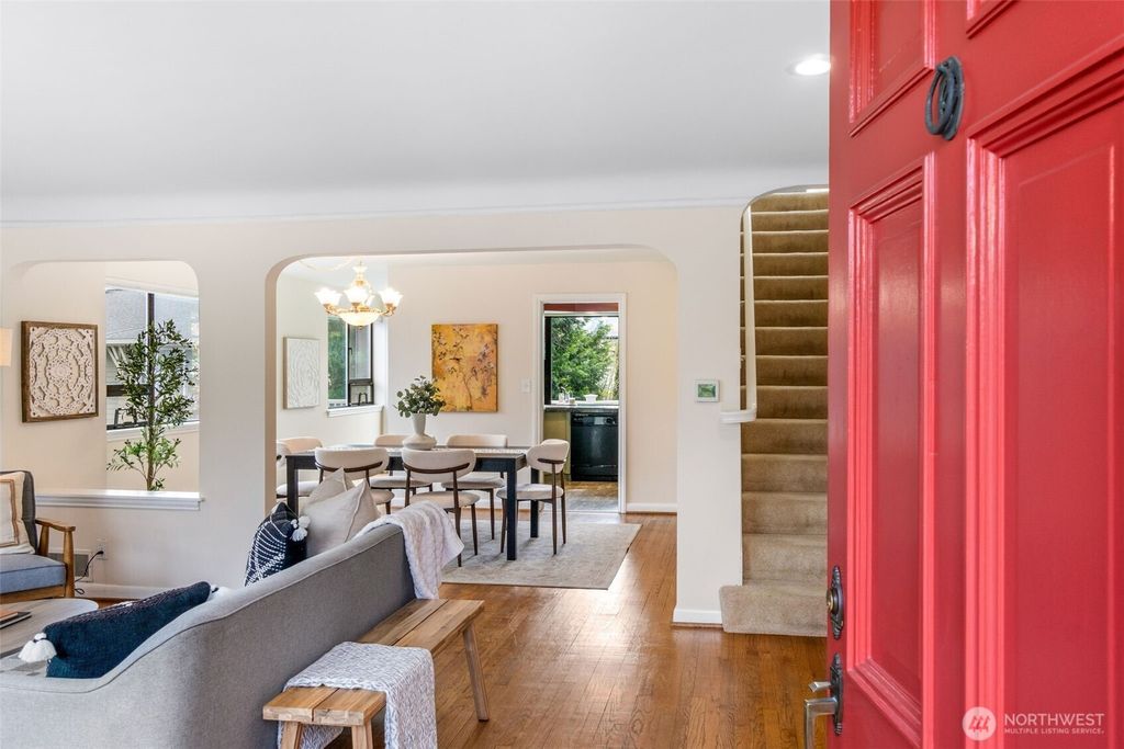 Photo of 555 Galer Street, Seattle, WA 98109 (MLS # 2506316)