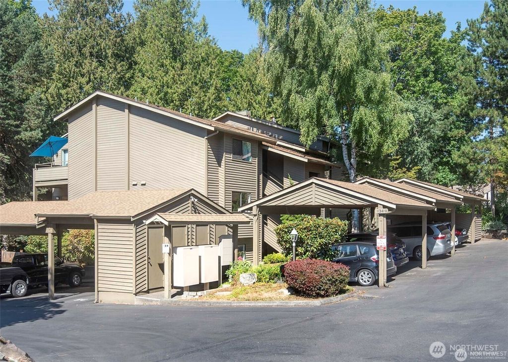 Photo of 134 SW 116th Street #H-21, Seattle, WA 98146 (MLS # 2437758)
