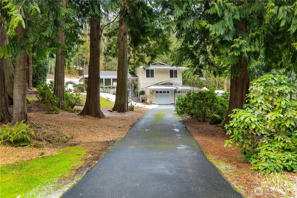 Photo of 2223 207th Avenue SE, Sammamish, WA 98075 (MLS # 2332518)