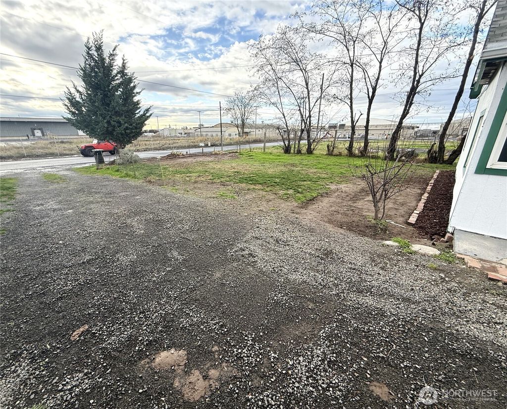 Photo of 1212 W Moore Street, Walla Walla, WA 99362 (MLS # 2458917)