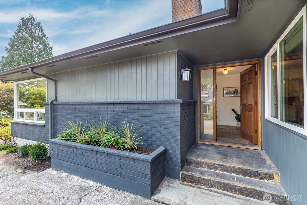 Photo of 16512 SE 28th Street, Bellevue, WA 98008 (MLS # 2431249)