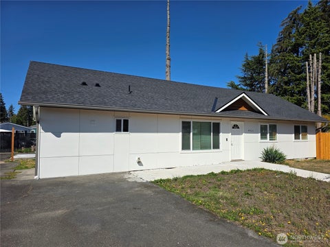 Photo of 4931 184th Place SW, Lynnwood, WA 98037 (MLS # 2587023)