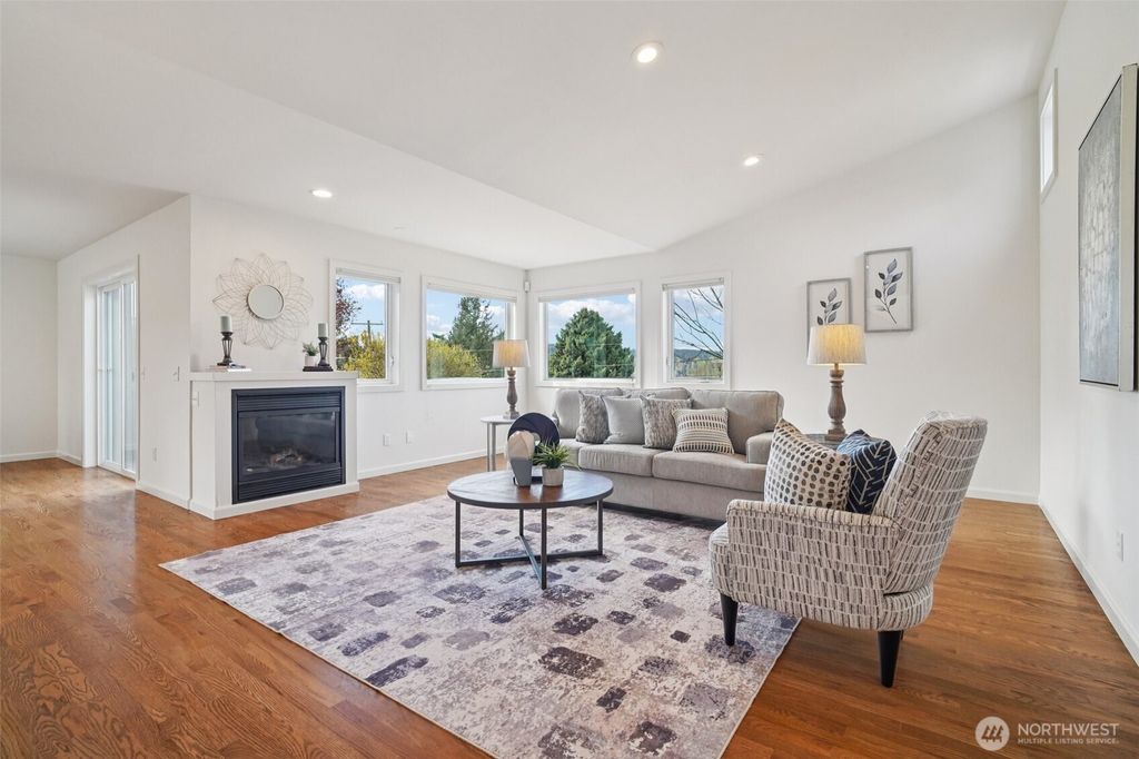 Photo of 1017 N 31st Street, Renton, WA 98056 (MLS # 2502581)