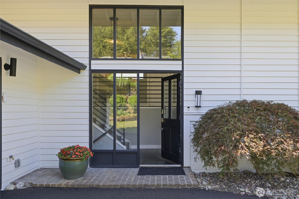 Photo of 4802 111th Avenue NE, Kirkland, WA 98033 (MLS # 2567616)