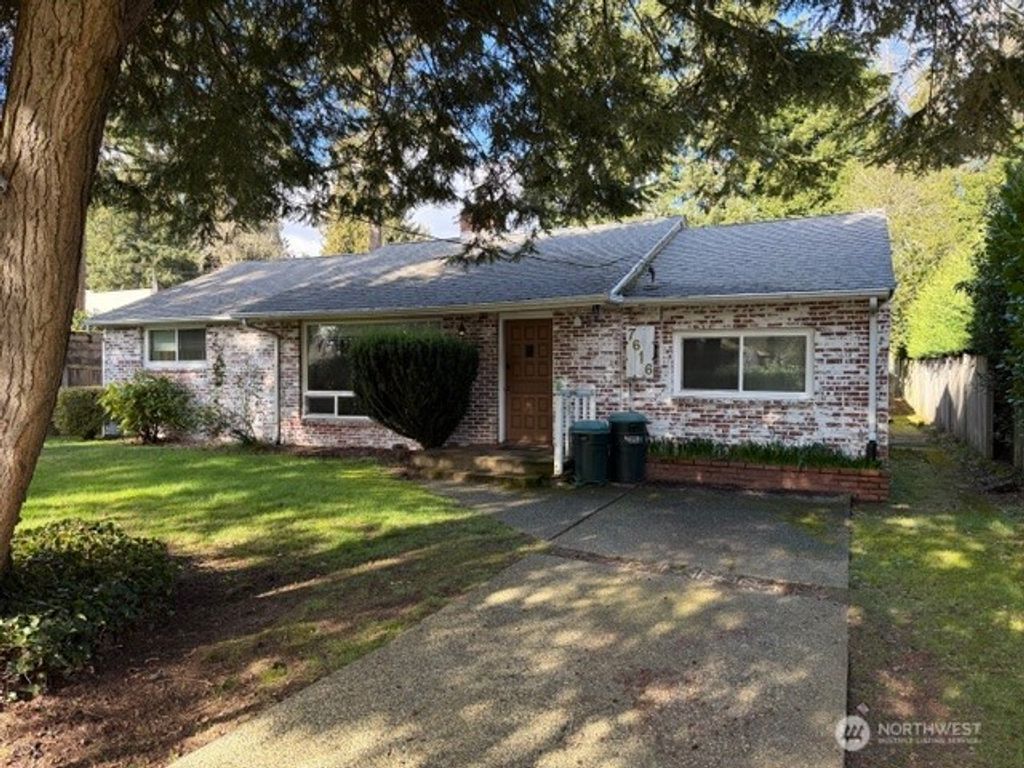 Photo of 7616 NE 8th Street, Medina, WA 98039 (MLS # 2481429)