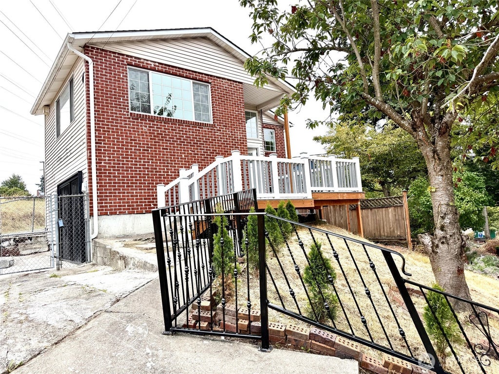 Photo of 4512 10th Avenue S, Seattle, WA 98108 (MLS # 2575940)