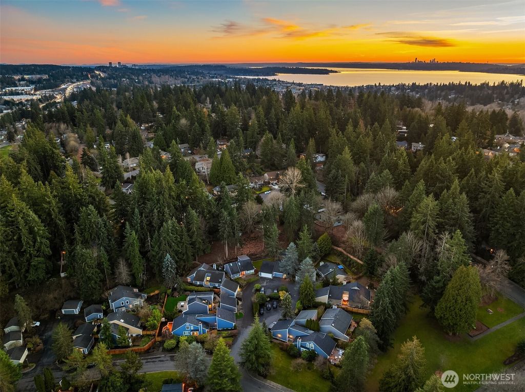 Photo of 11715 NE 105th Lane, Kirkland, WA 98033 (MLS # 2478915)
