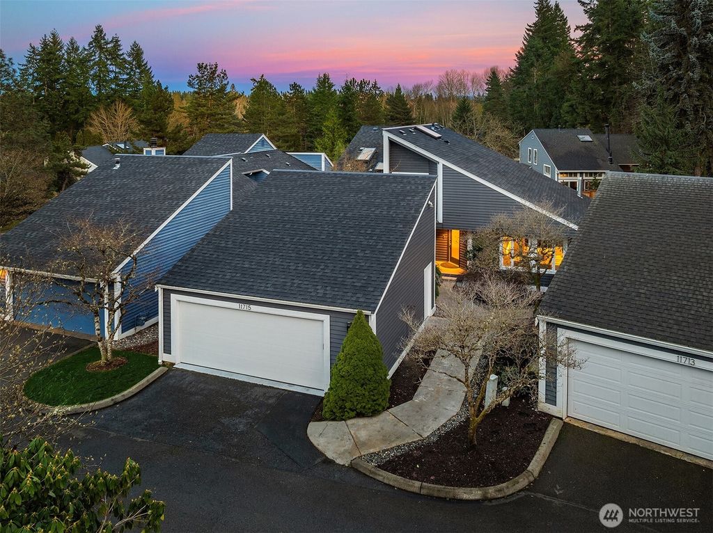 Photo of 11715 NE 105th Lane, Kirkland, WA 98033 (MLS # 2478915)