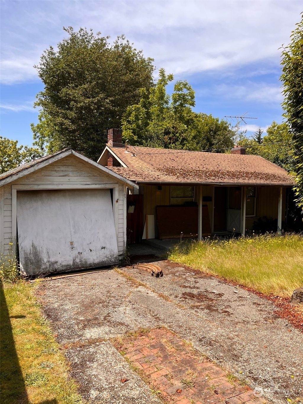Photo of 7021 46th Avenue SW, Seattle, WA 98136 (MLS # 2128075)