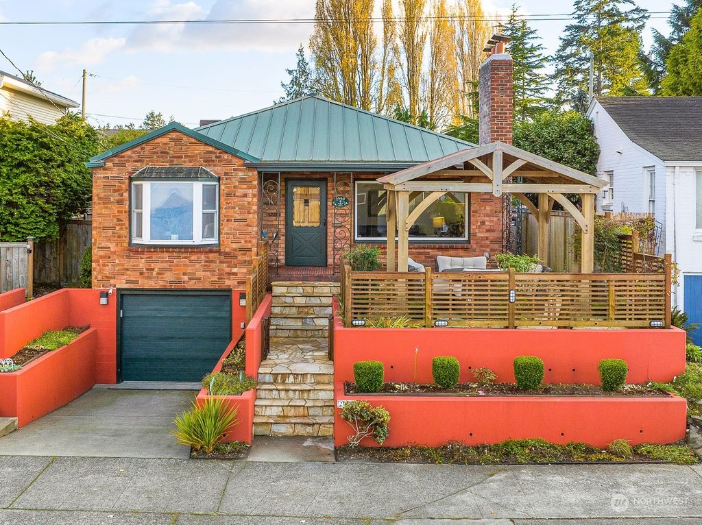 Photo of 2960 Alki Avenue SW, Seattle, WA 98116 (MLS # 2013889)