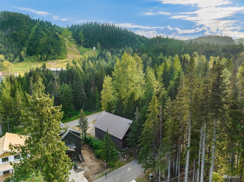 Photo of 370 E Hyak Drive #5, Snoqualmie Pass, WA 98068 (MLS # 1985167)