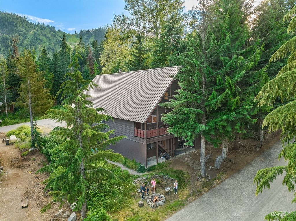 Photo of 370 E Hyak Drive #5, Snoqualmie Pass, WA 98068 (MLS # 1985167)