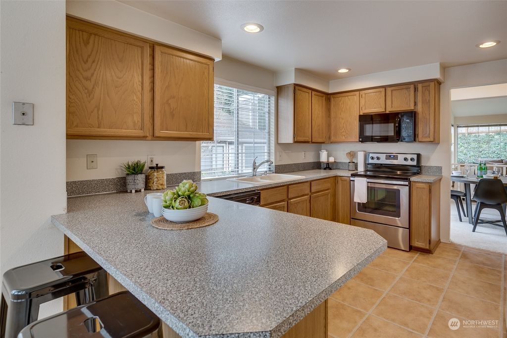 Photo of 24313 SE 41st Place #9, Sammamish, WA 98029 (MLS # 2033859)