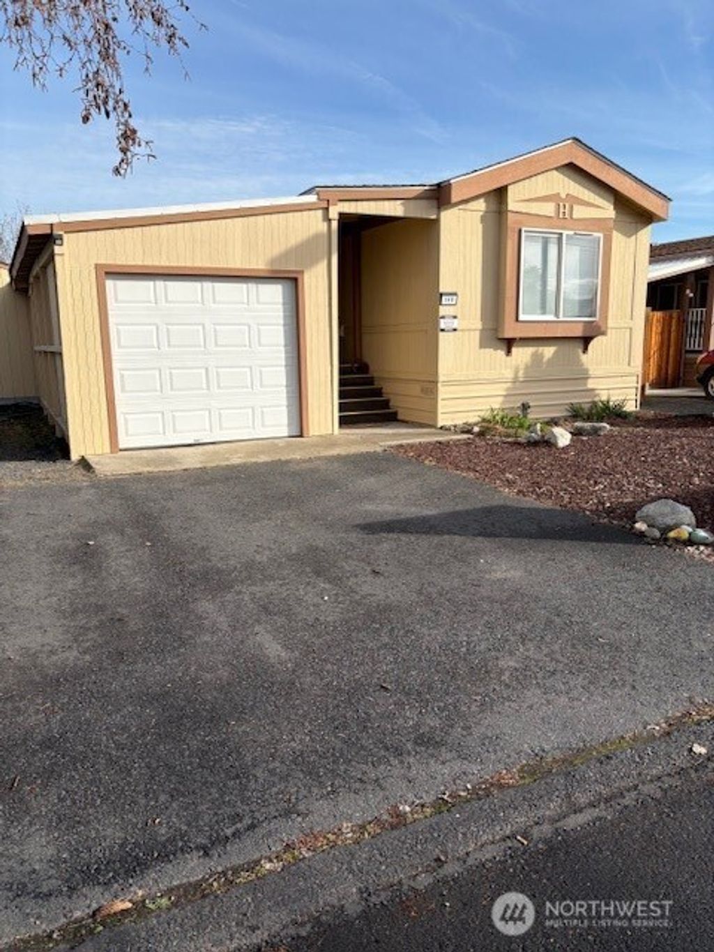Photo of 140 3010 W Peninsula Drive #140 Dr, Moses Lake, WA 98837 (MLS # 2476696)