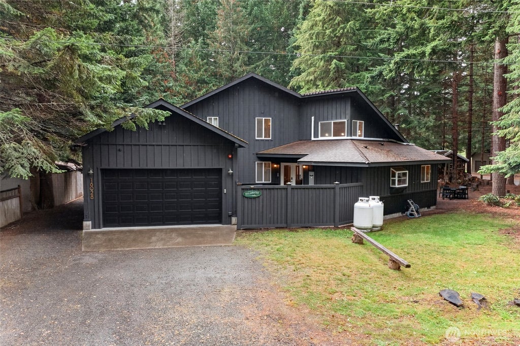 Photo of 16028 E Crystal Drive E, Enumclaw, WA 98022 (MLS # 2588084)
