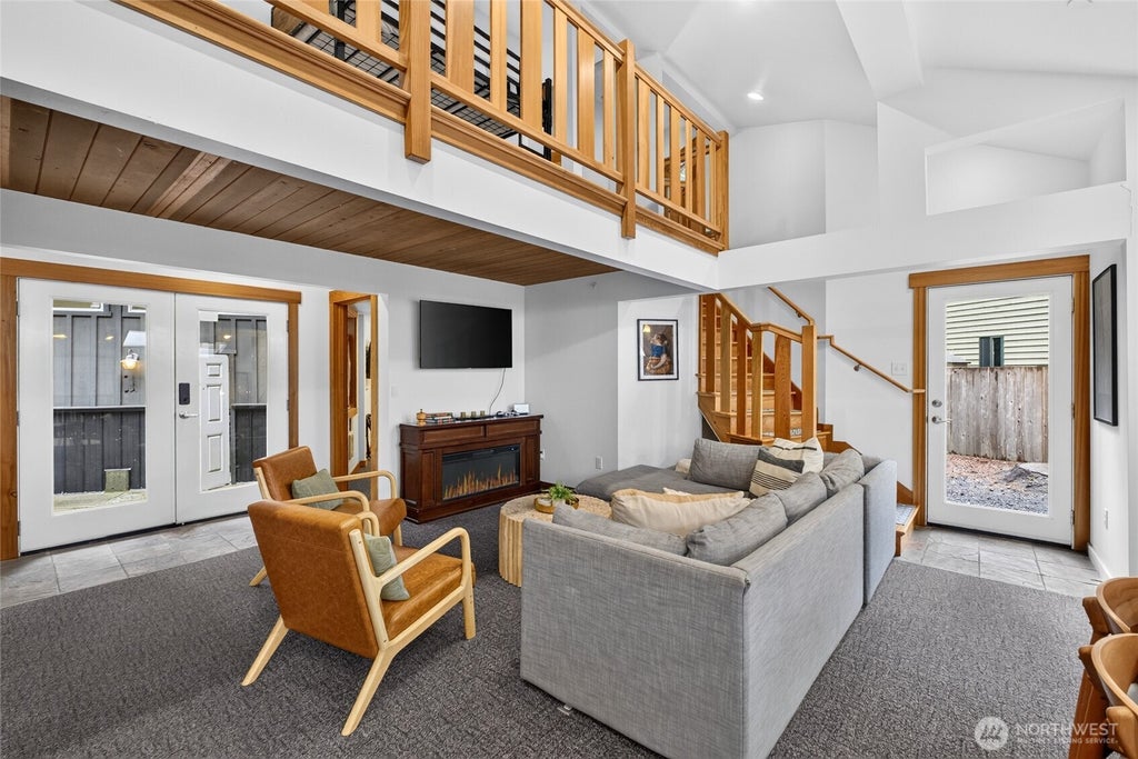 Photo of 16028 E Crystal Drive E, Enumclaw, WA 98022 (MLS # 2588084)