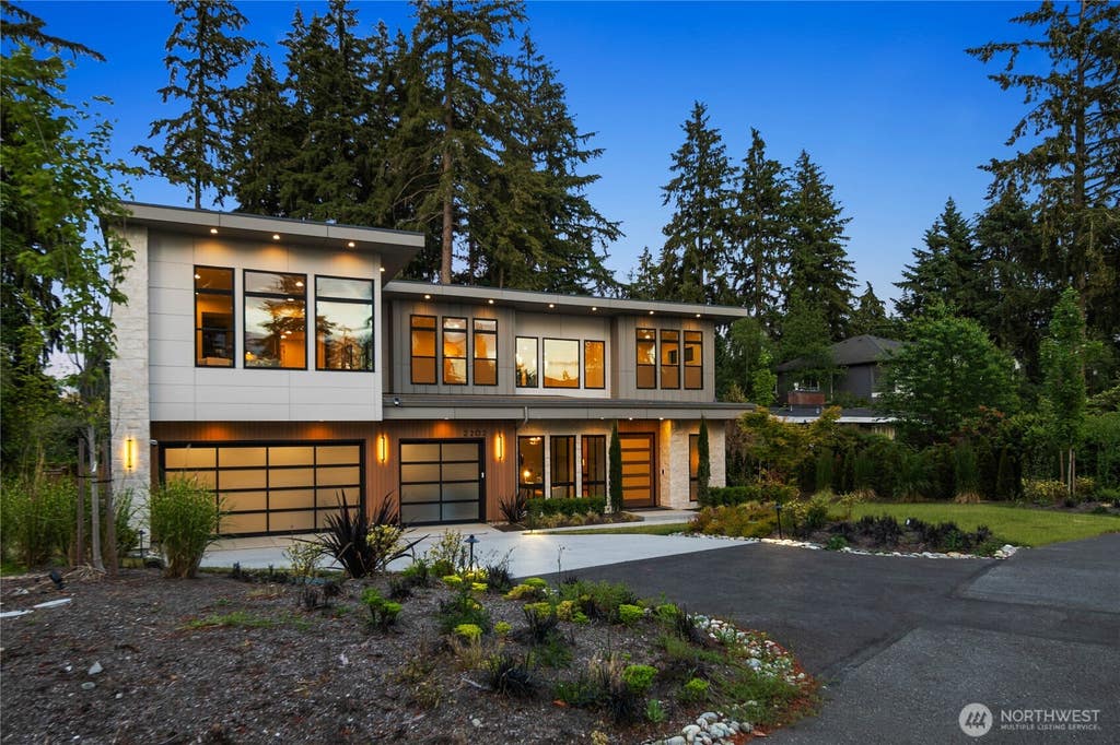 Photo of 2202 102nd Place SE, Bellevue, WA 98004 (MLS # 2535515)