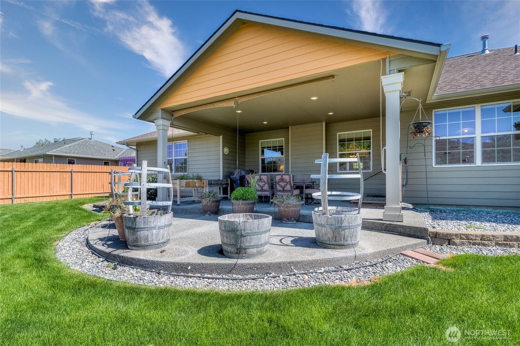 Photo of 1972 Gemstone Drive, Walla Walla, WA 99362 (MLS # 2515309)
