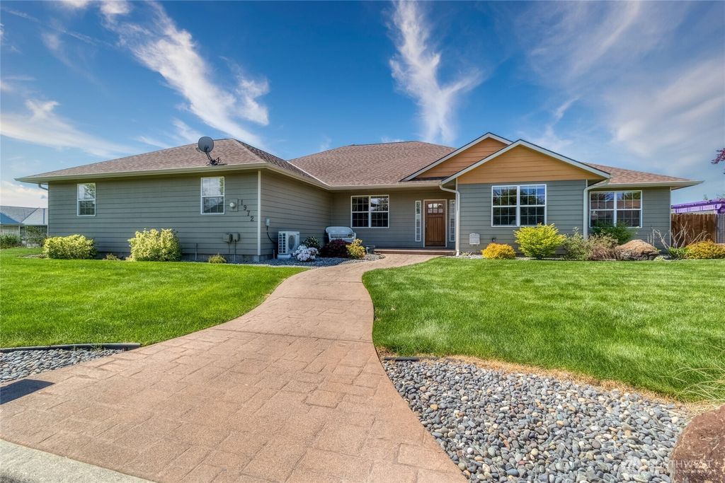 Photo of 1972 Gemstone Drive, Walla Walla, WA 99362 (MLS # 2515309)