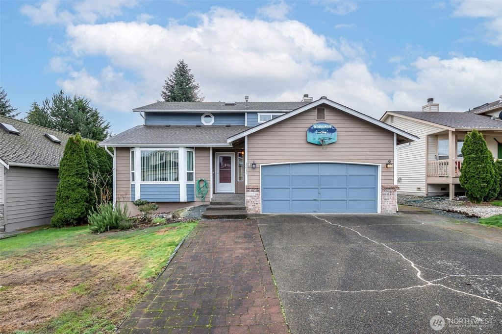 Photo of 1211 SW 346th Street, Federal Way, WA 98023 (MLS # 2463913)