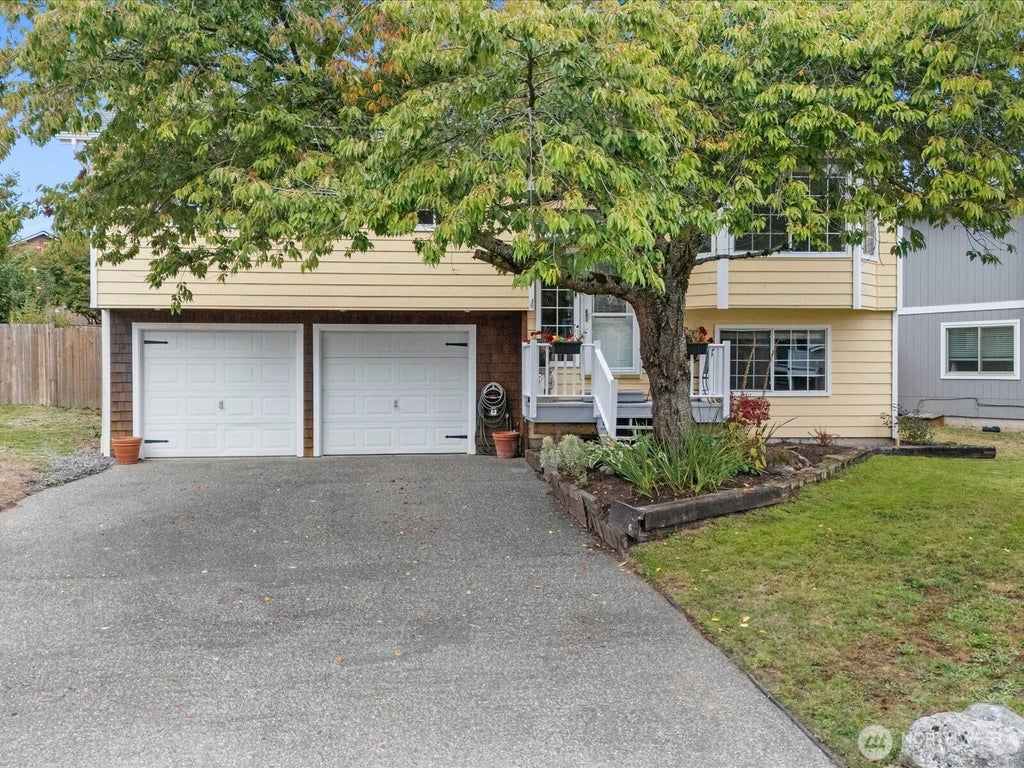 Photo of 414 97th Avenue SE, Lake Stevens, WA 98296 (MLS # 2562745)