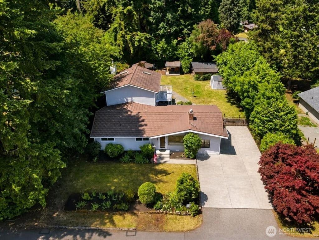 Photo of 15621 84th Avenue NE, Kenmore, WA 98028 (MLS # 2551747)