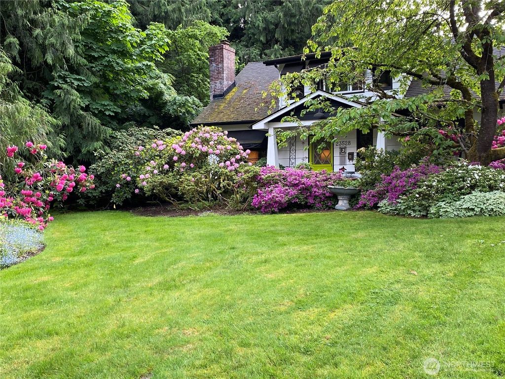 Photo of 23528 3rd Avenue SE, Bothell, WA 98021 (MLS # 2435047)