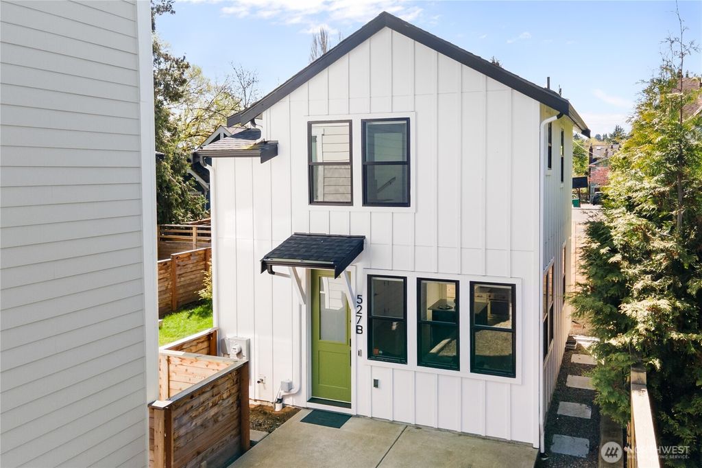 Photo of 527 N 71st St #B, Seattle, WA 98103 (MLS # 2357159)