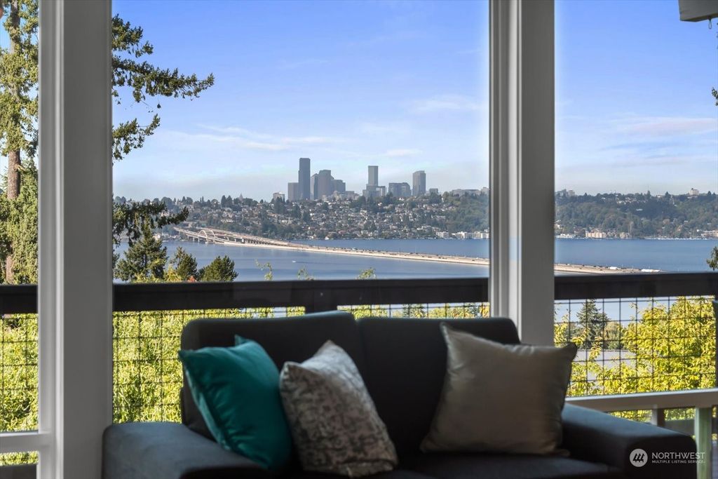 Photo of 6900 SE 33rd Street, Mercer Island, WA 98040 (MLS # 2167967)