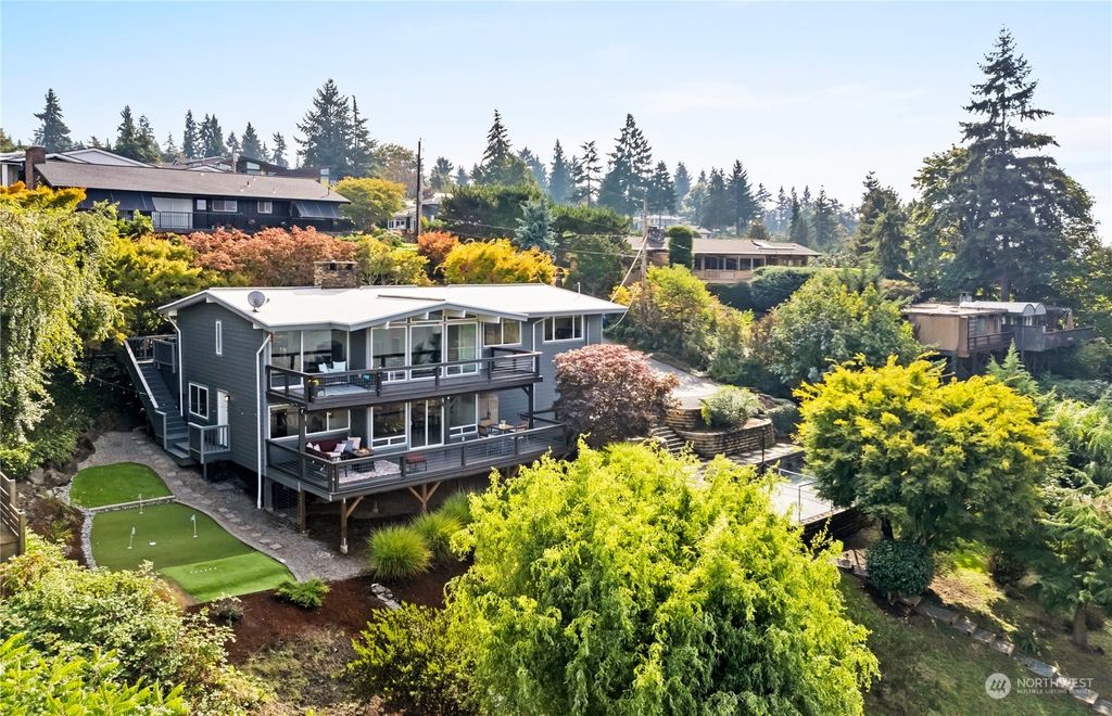 Photo of 6900 SE 33rd Street, Mercer Island, WA 98040 (MLS # 2167967)
